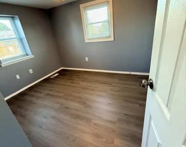 710 Kingston Road - Photo Thumbnail 10