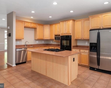 2418 Killarney Terrace - Photo Thumbnail 27