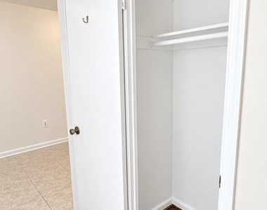 4436 Macarthur Boulevard Nw - Photo Thumbnail 11