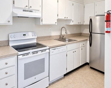 4436 Macarthur Boulevard Nw - Photo Thumbnail 14