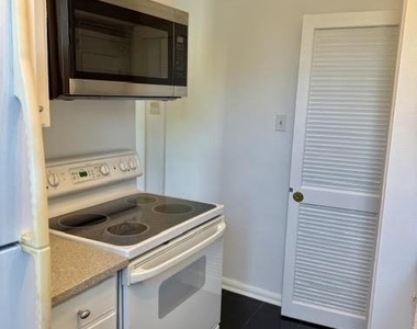 3824 Porter Street Nw - Photo Thumbnail 20