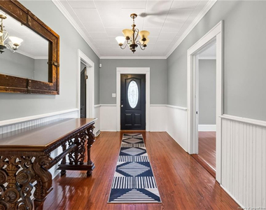 423 E Edinborough Avenue - Photo Thumbnail 4