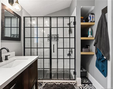 423 E Edinborough Avenue - Photo Thumbnail 10
