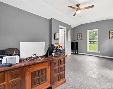 423 E Edinborough Avenue - Photo Thumbnail 34