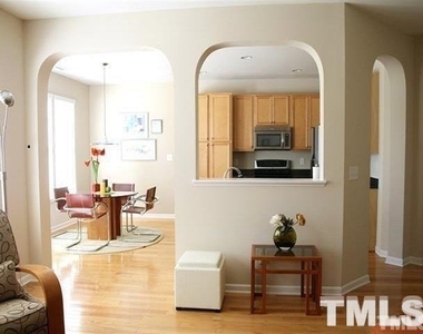 206 Royal Tower Way - Photo Thumbnail 4