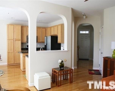 206 Royal Tower Way - Photo Thumbnail 5