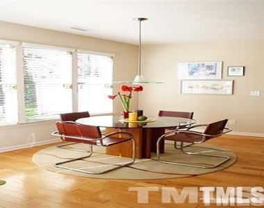 206 Royal Tower Way - Photo Thumbnail 2
