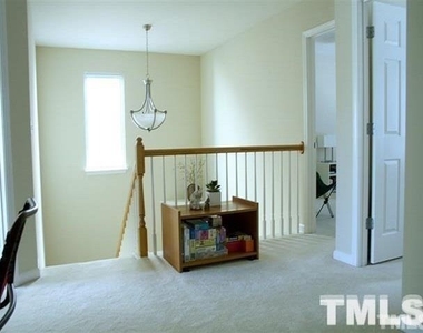 206 Royal Tower Way - Photo Thumbnail 11