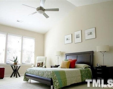 206 Royal Tower Way - Photo Thumbnail 9