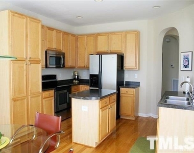 206 Royal Tower Way - Photo Thumbnail 3