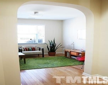 206 Royal Tower Way - Photo Thumbnail 7