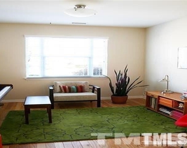 206 Royal Tower Way - Photo Thumbnail 6