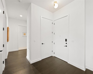 800 Embassy Dr - Photo Thumbnail 1