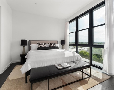 800 Embassy Dr - Photo Thumbnail 6