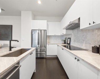 800 Embassy Dr - Photo Thumbnail 11