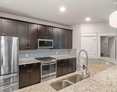 1810 Harvey St - Photo Thumbnail 18