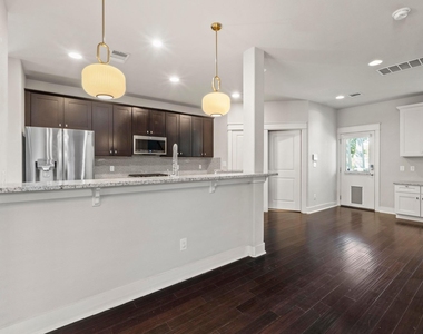 1810 Harvey St - Photo Thumbnail 15