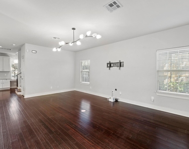 1810 Harvey St - Photo Thumbnail 11