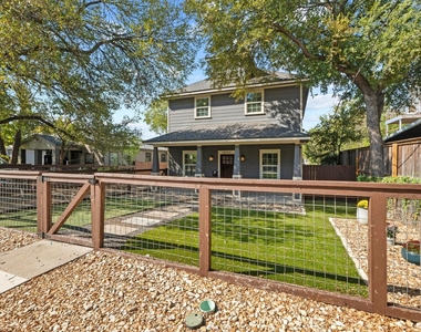 1810 Harvey St - Photo Thumbnail 8