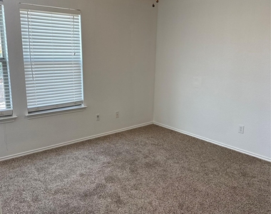 2114 Cottontail Dr - Photo Thumbnail 15