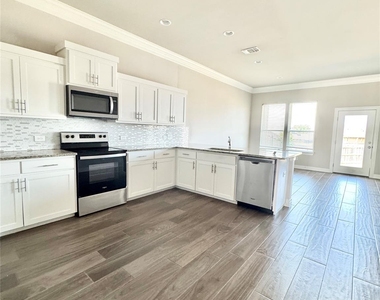 100 Bailey Kay Ct - Photo Thumbnail 9