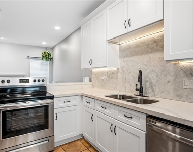 2414 Longview St - Photo Thumbnail 10