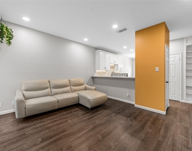 2414 Longview St - Photo Thumbnail 4