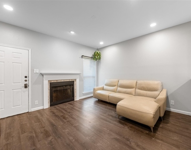 2414 Longview St - Photo Thumbnail 6
