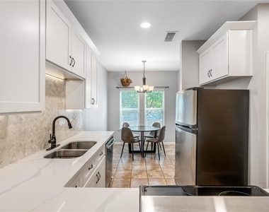 2414 Longview St - Photo Thumbnail 8