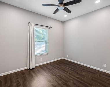 2414 Longview St - Photo Thumbnail 17