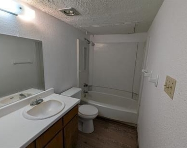2800 Bull Run - Photo Thumbnail 6