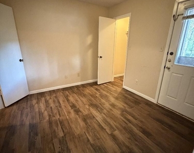 139 Elm Dr - Photo Thumbnail 1