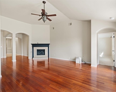 725 Botany Bay Cir - Photo Thumbnail 4