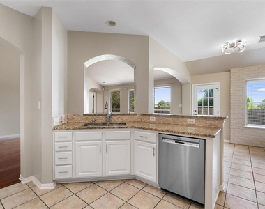 725 Botany Bay Cir - Photo Thumbnail 5