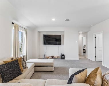 684 Billowing Way - Photo Thumbnail 32