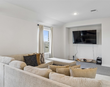 684 Billowing Way - Photo Thumbnail 31