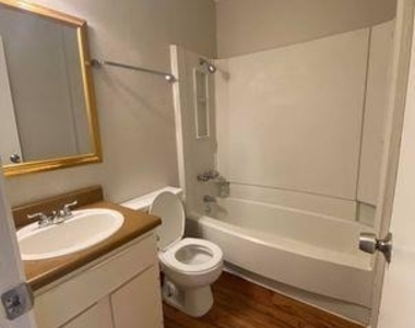 9806 Roxanna Dr - Photo Thumbnail 5