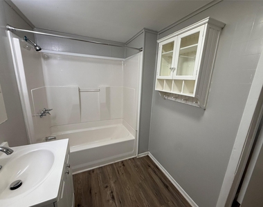 607 N Main St - Photo Thumbnail 7
