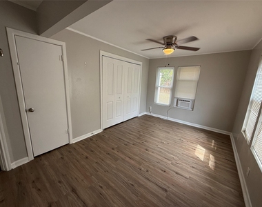 607 N Main St - Photo Thumbnail 4