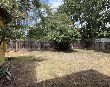 607 N Main St - Photo Thumbnail 10