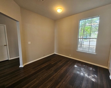 18732 Imperial Eagle Ln - Photo Thumbnail 2