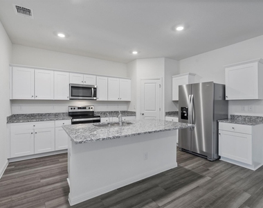 112 Pronghorn St - Photo Thumbnail 3