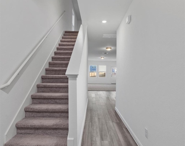 112 Pronghorn St - Photo Thumbnail 1