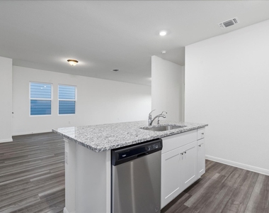 112 Pronghorn St - Photo Thumbnail 5