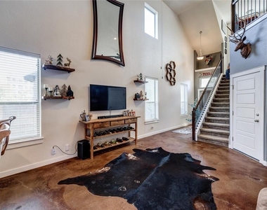 2101 Rivers Edge Way - Photo Thumbnail 2