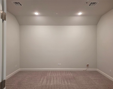 2744 Reunion Blvd - Photo Thumbnail 28