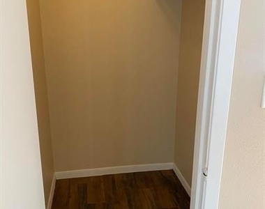 139 Elm Dr - Photo Thumbnail 8