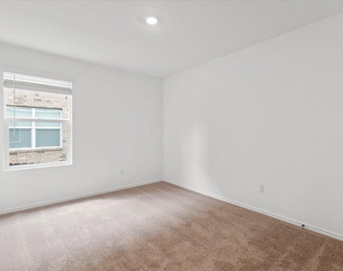 2337 Four Waters Loop - Photo Thumbnail 15