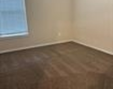 207 N College St - Photo Thumbnail 15