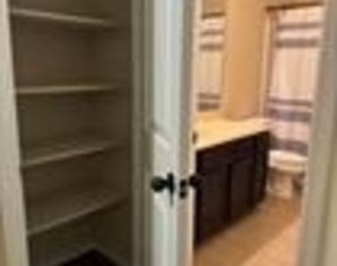 207 N College St - Photo Thumbnail 14